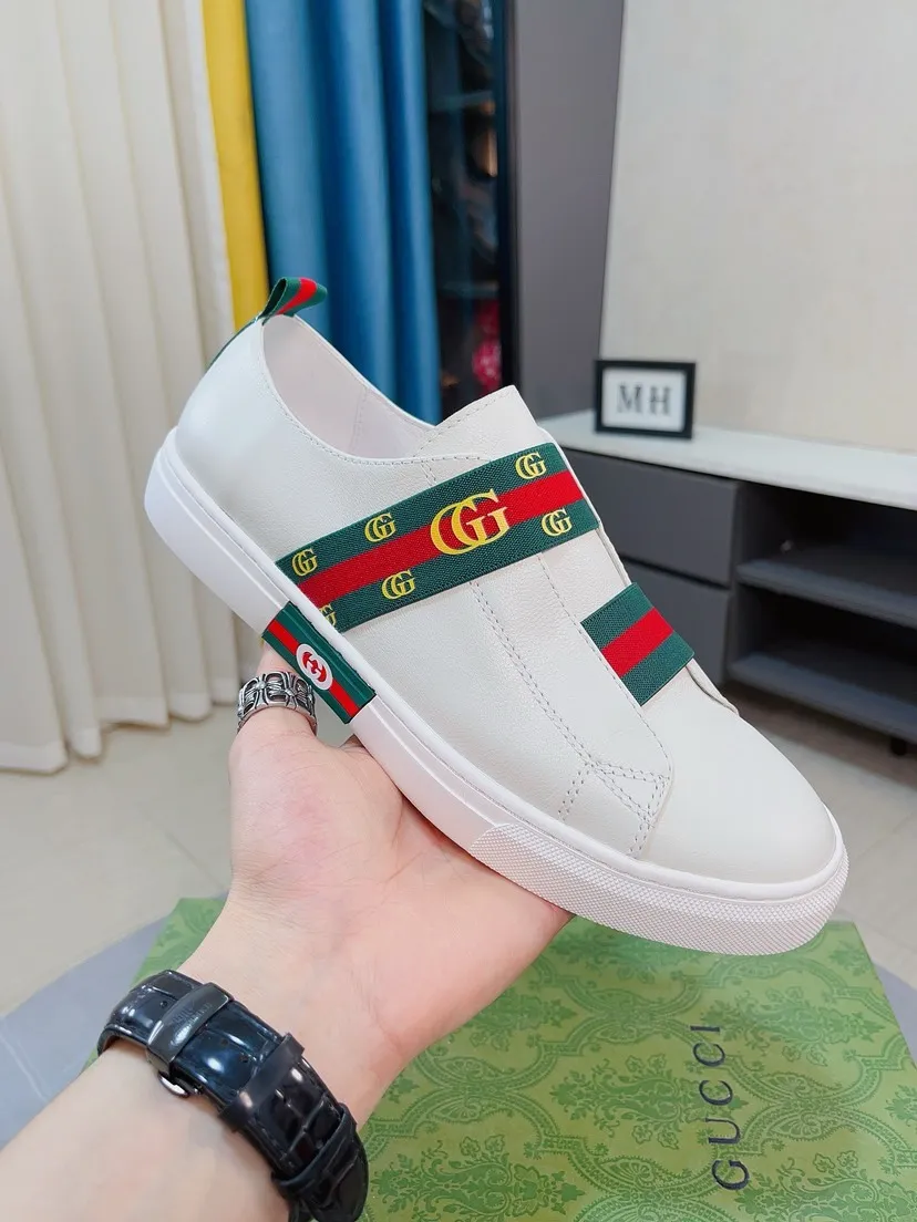 Men's shoes 💰440🌹🌹GUCCI [Gucci] New high-end brand of men's shoes, the latest fashionable casual men's shoes, trendy and versatile style, relaxed and sporty style, uppers imported from Italy, first-layer cowhide, genuine leather lining and ultra-fine workmanship. Original personalized fashionable rubber wear-resistant outsole, light and comfortable on the foot, size 38-44